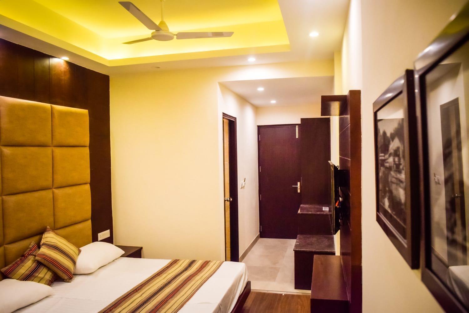 מוסורי The Bunkk Inn Hotel & Restaurant מראה חיצוני תמונה