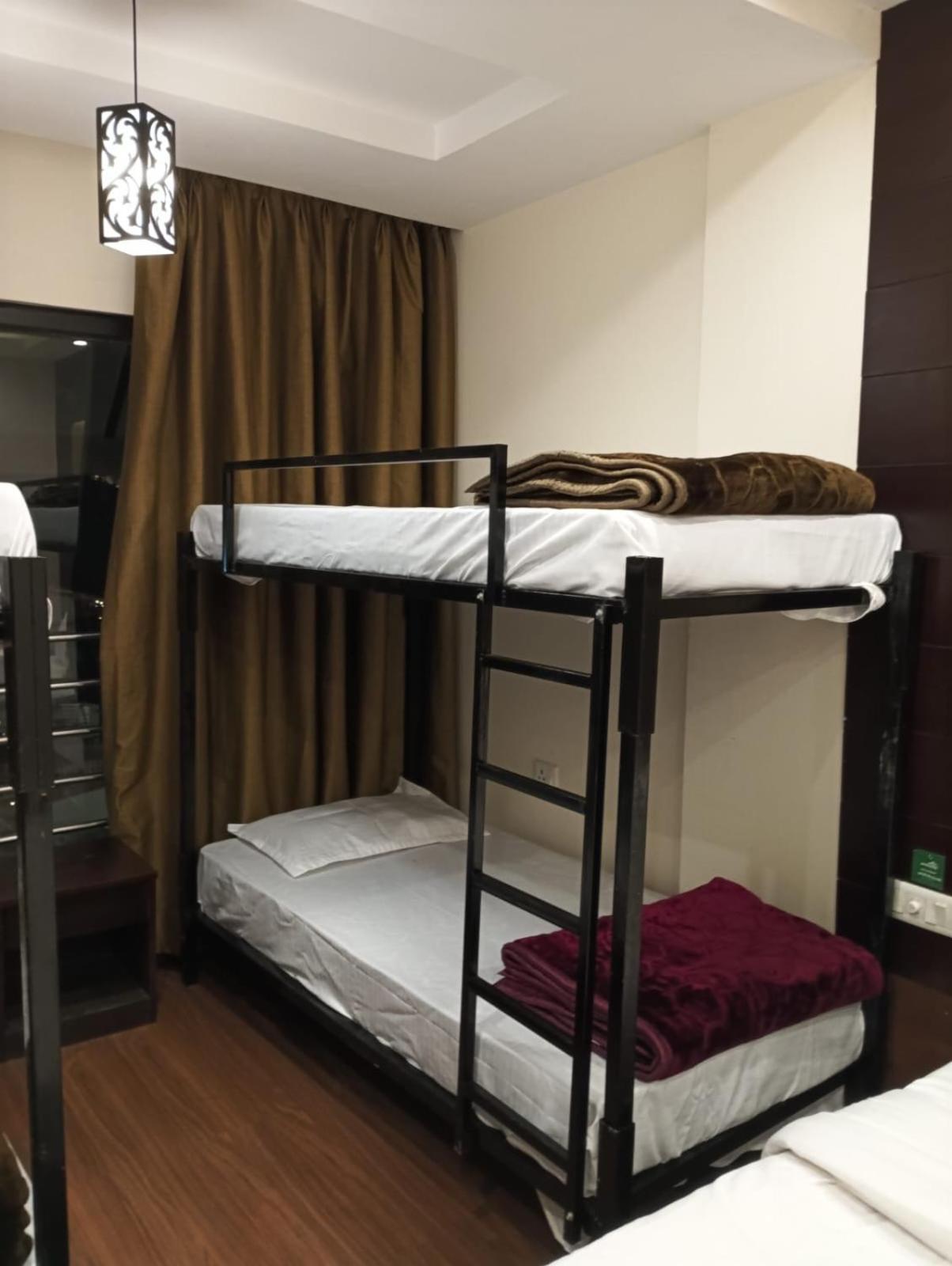 מוסורי The Bunkk Inn Hotel & Restaurant מראה חיצוני תמונה