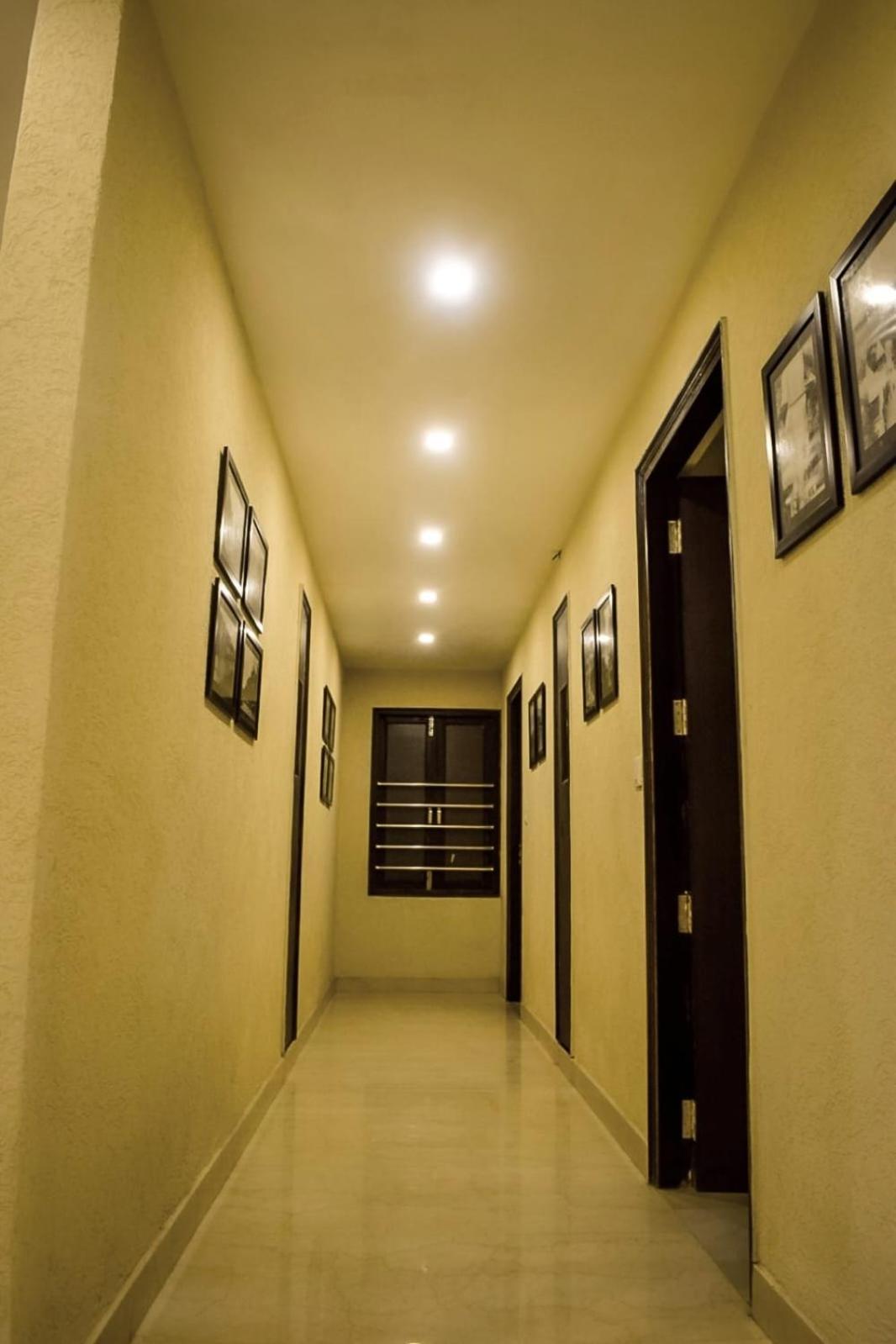מוסורי The Bunkk Inn Hotel & Restaurant מראה חיצוני תמונה