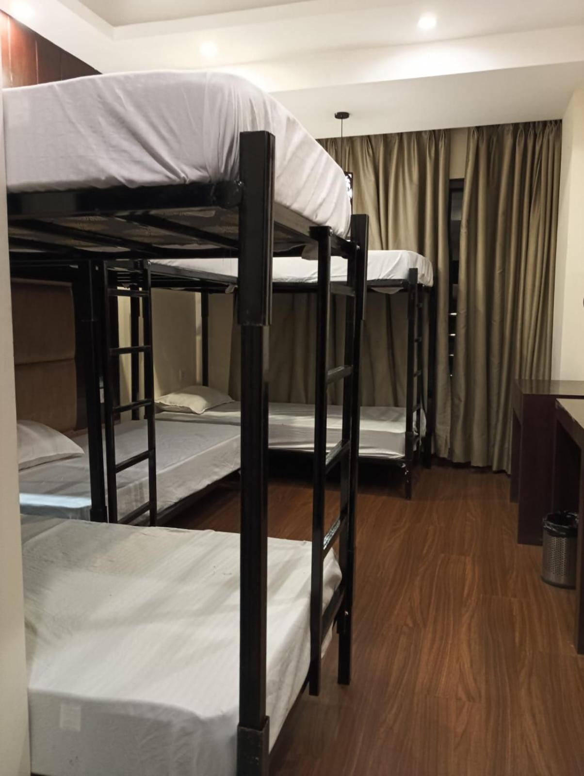 מוסורי The Bunkk Inn Hotel & Restaurant מראה חיצוני תמונה